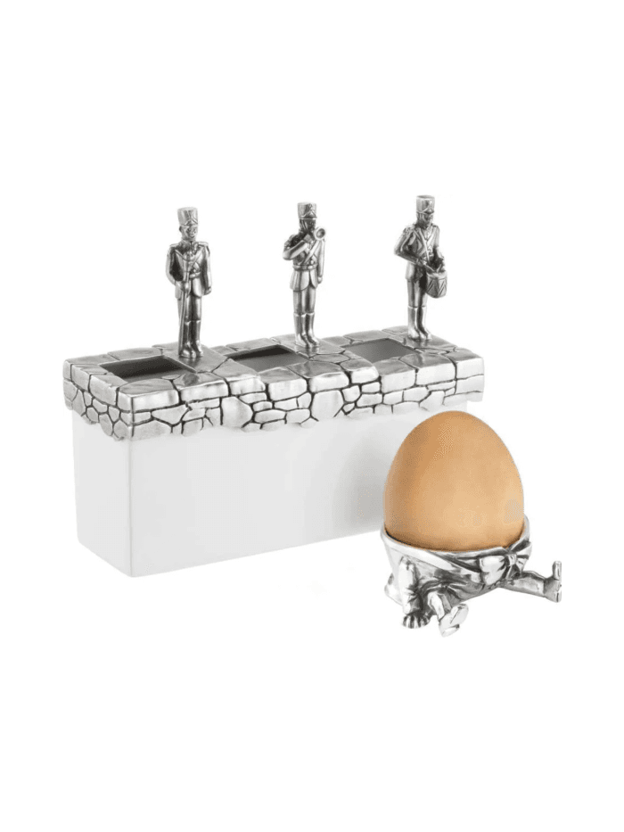 Cốc trứng và giá để bánh mì nướng