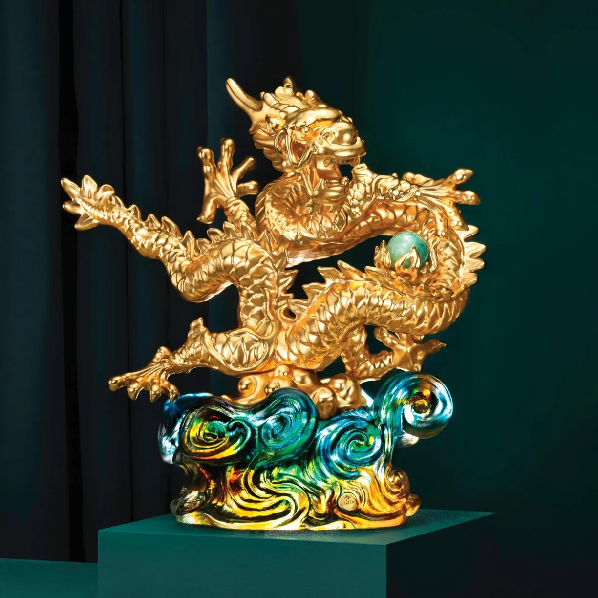 Tượng rồng Bảo Vượng Khang Nguyên | Trên đá liu li màu xanh